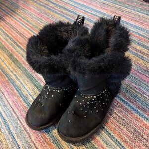 Black fur boots